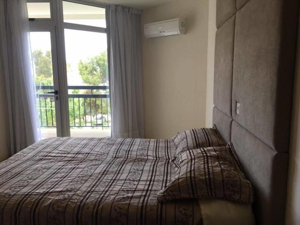 Zavos Marathon Beach Apartments Лімасол Екстер'єр фото