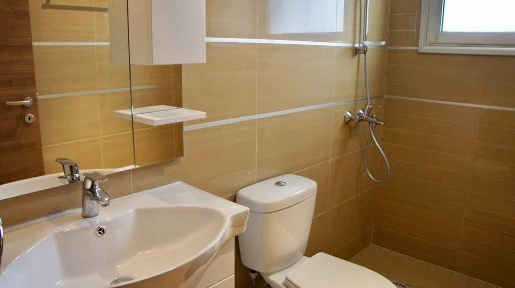 Zavos Marathon Beach Apartments Лімасол Екстер'єр фото
