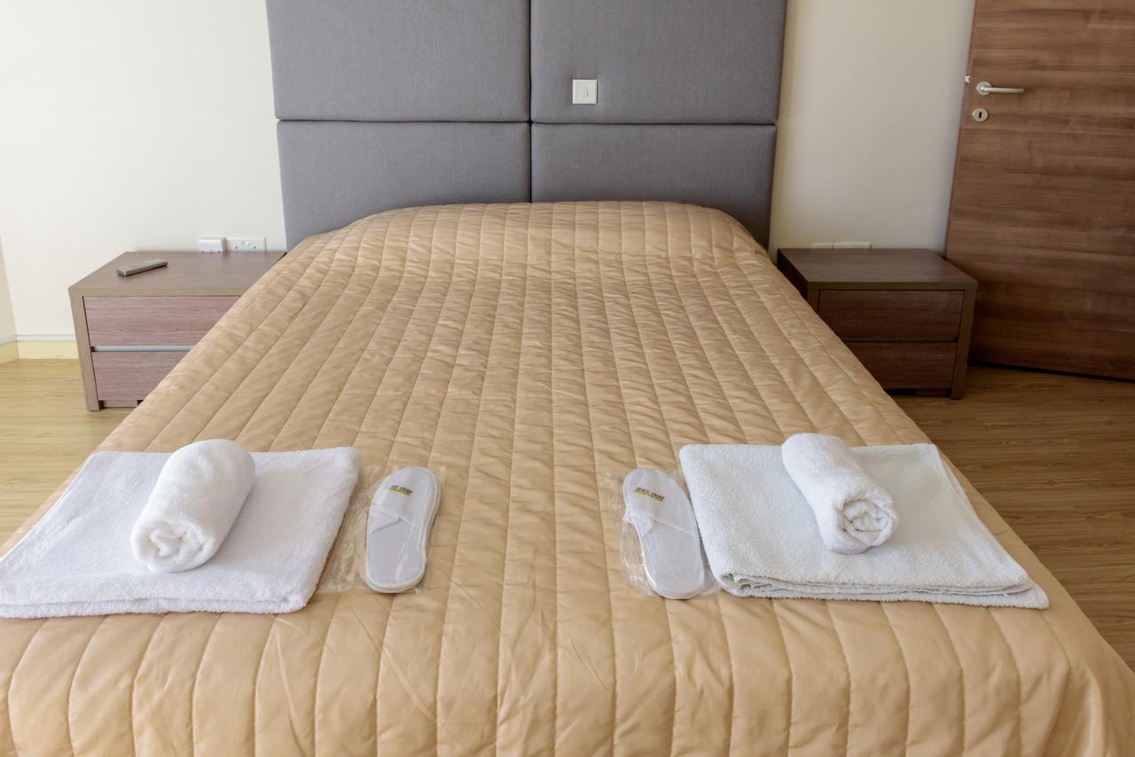 Zavos Marathon Beach Apartments Лімасол Екстер'єр фото
