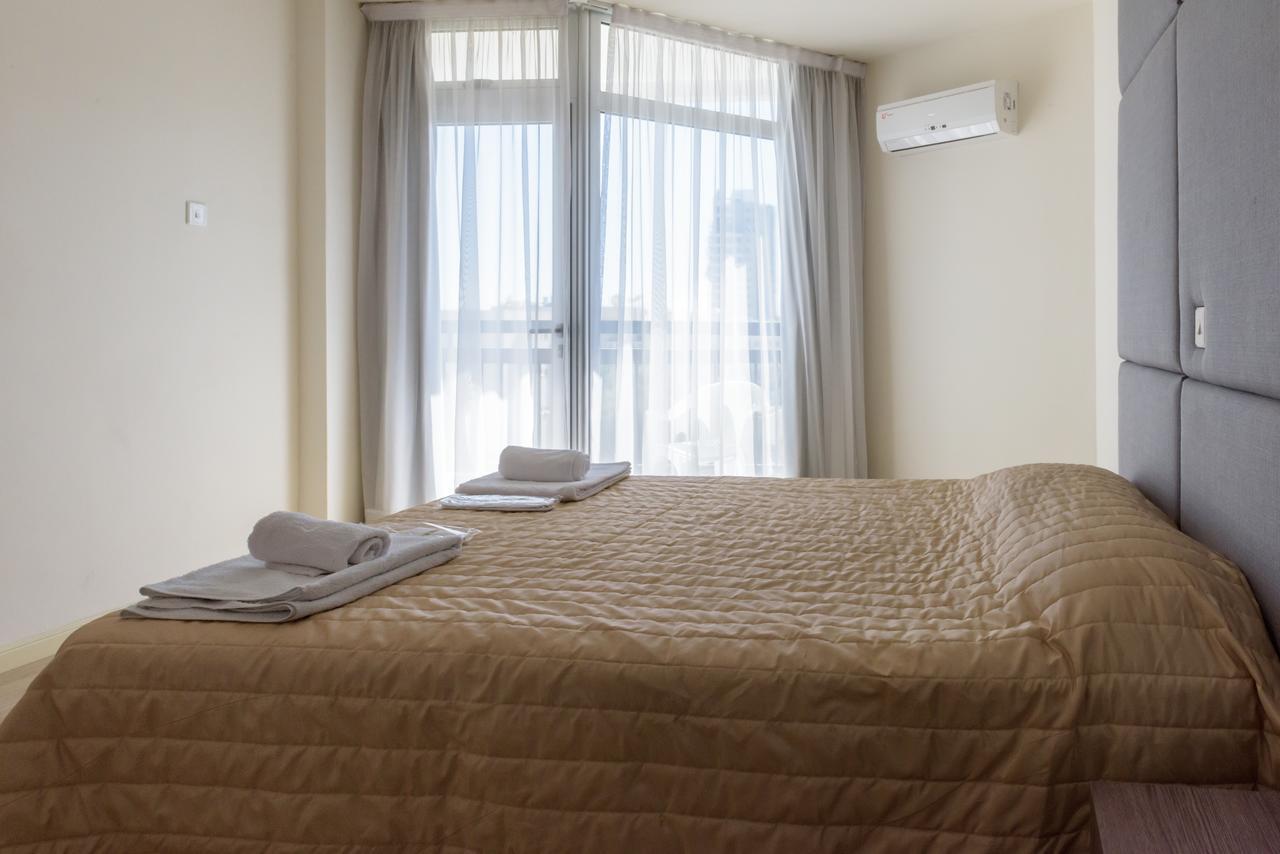 Zavos Marathon Beach Apartments Лімасол Екстер'єр фото