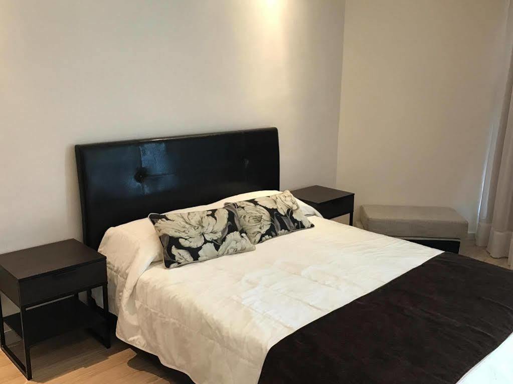 Zavos Marathon Beach Apartments Лімасол Екстер'єр фото