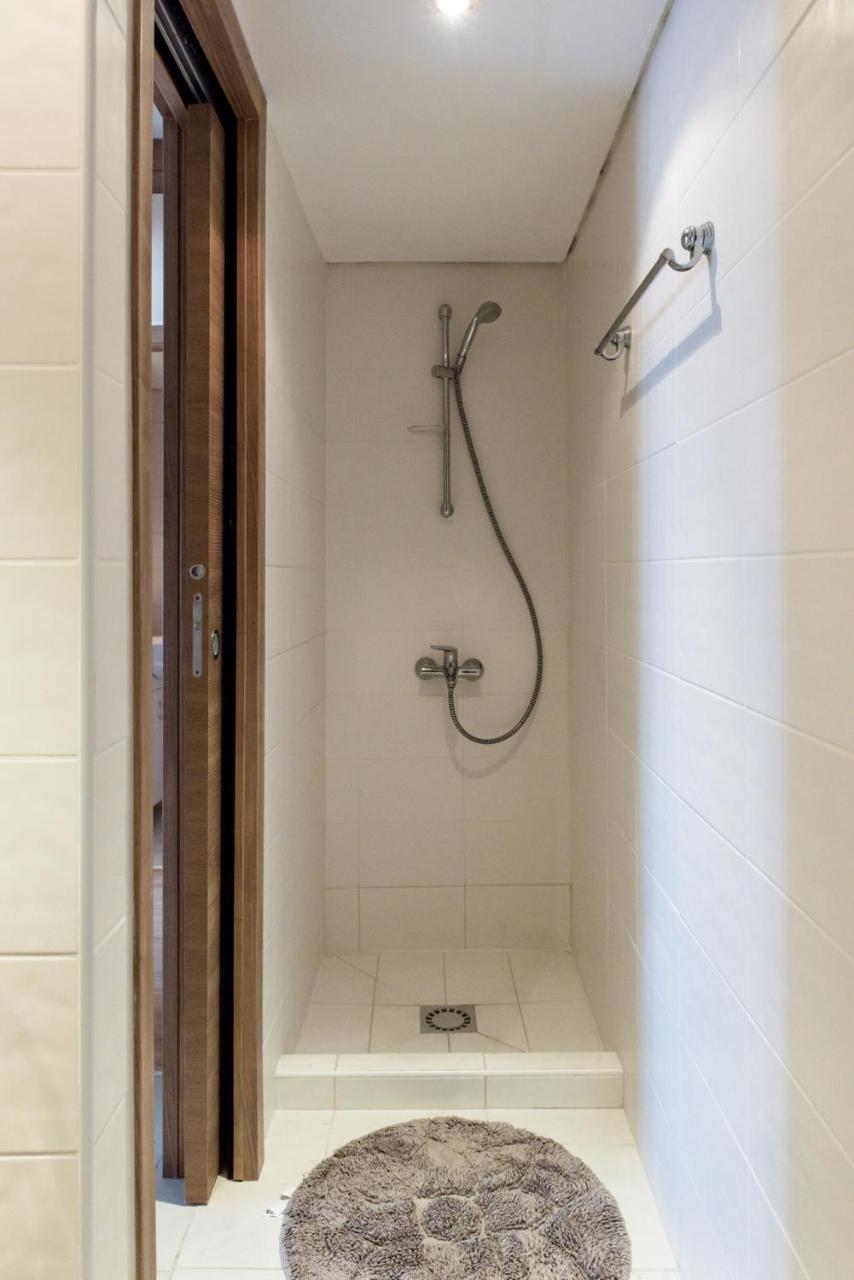Zavos Marathon Beach Apartments Лімасол Екстер'єр фото