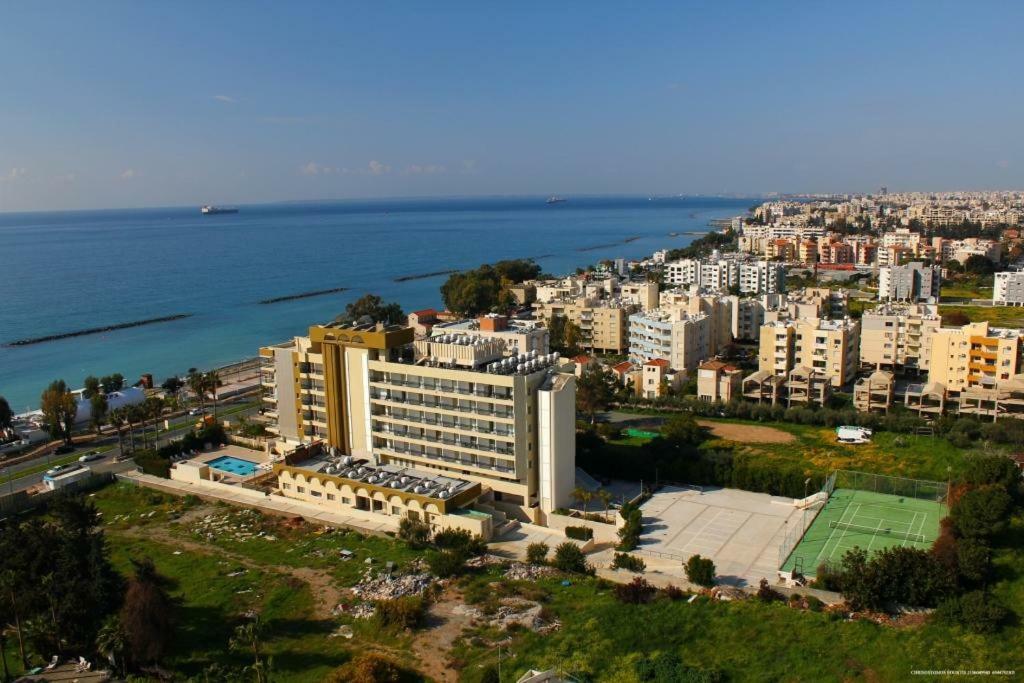 Zavos Marathon Beach Apartments Лімасол Екстер'єр фото