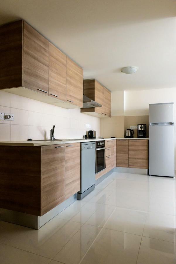 Zavos Marathon Beach Apartments Лімасол Екстер'єр фото