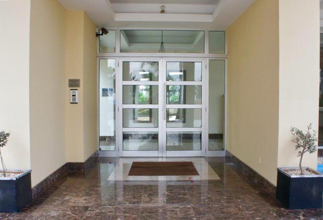 Zavos Marathon Beach Apartments Лімасол Екстер'єр фото